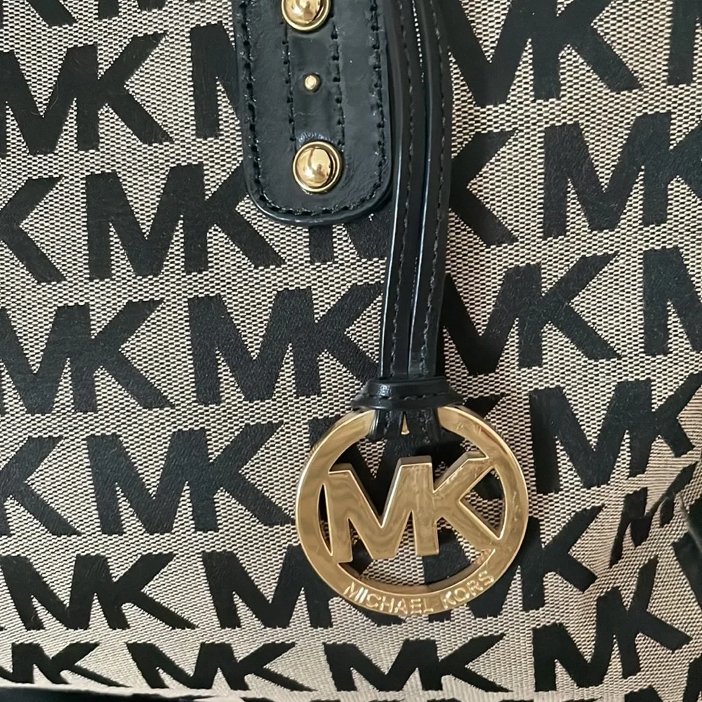 Michael Kors Purse - Picture 6 of 16